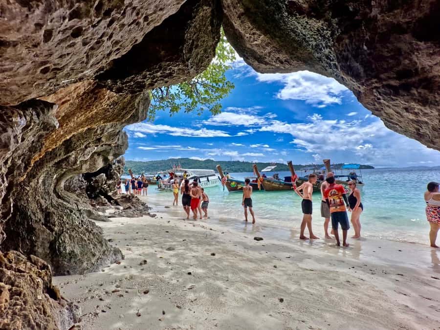 Krabi: Early Bird Phi Phi, Maya & 4 Islands Speedboat Tour - Railay Beach hop-on stop: a quick taste of the limestone coast