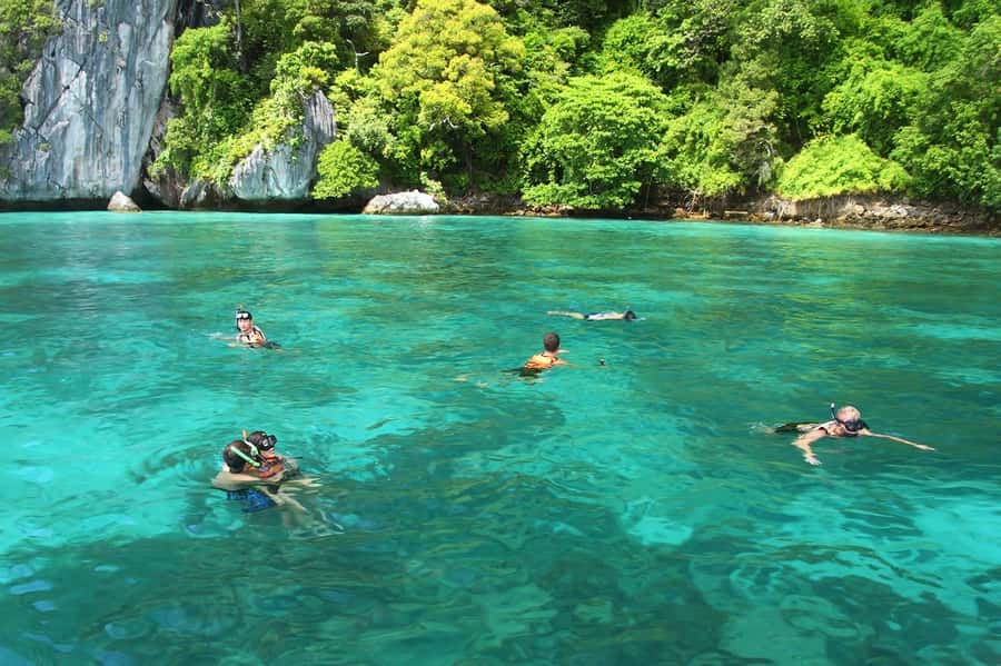 Krabi: Early Bird Phi Phi, Maya & 4 Islands Speedboat Tour - Maya Bay early time: photos, rules, and why timing is everything