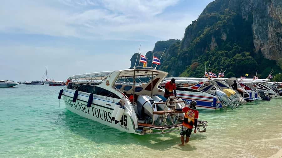 Krabi: Phi Phi & 4 Islands Sunset Tour by Speedboat - Ko Phi Phi Lee and Viking Cave: caves, limestone walls, and water time