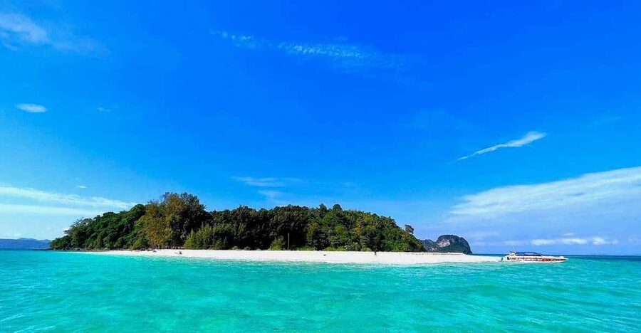 Krabi: Phi Phi Islands & Maya Bay Speedboat Tour with Lunch - Loh Samah Bay to Maya Bay: The Walk That Leads You Straight to the Movie Beach