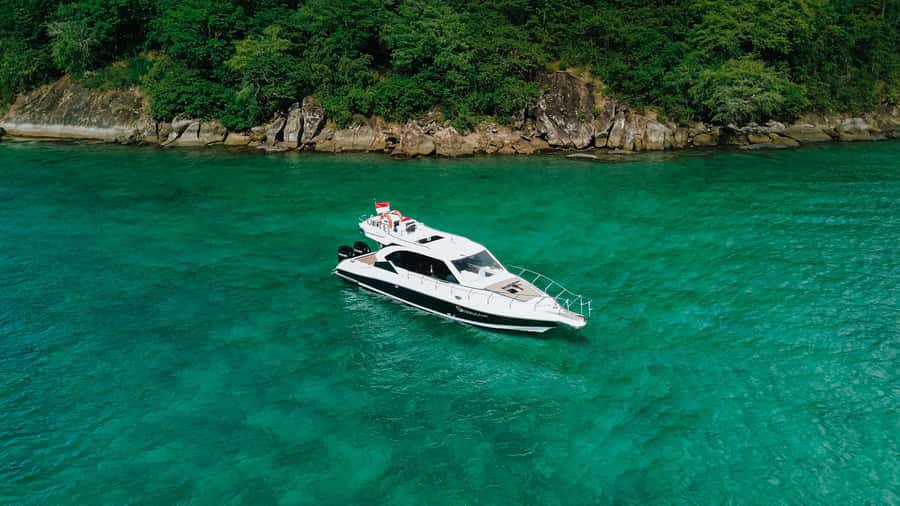Labuan Bajo: Komodo National Park Full-Day Speedboat Tour - Pink Beach and Komodo-Waters Snorkeling Time Without the Rush