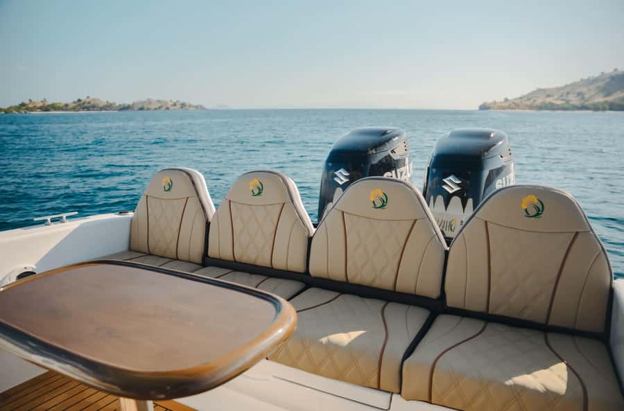 Labuan Bajo: Komodo National Park Full-Day Speedboat Tour - Siaba Besar Finish: A Calmer Reef and White-Sand Wrap-Up