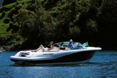 Lake Como: 4-Hour Luxury Speedboat Private Tour - The Jeanneau Runabout 755: a retro-looking boat with real comfort