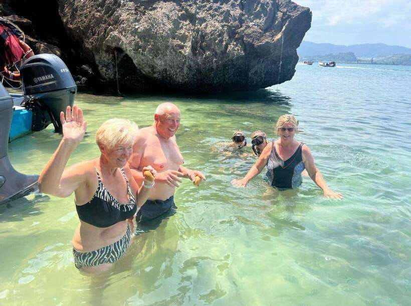 Langkawi: Dangli Island Snorkel and Swim Speedboat Tour - Pulau Dangli snorkeling and fish feeding: the main event