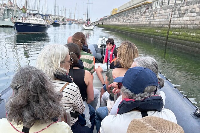 Lisbon Landmarks by Speedboat: Private 1-Hour Tour on the Tagus - Bluetooth Playlist, Life Jackets, and What to Wear in Real Life