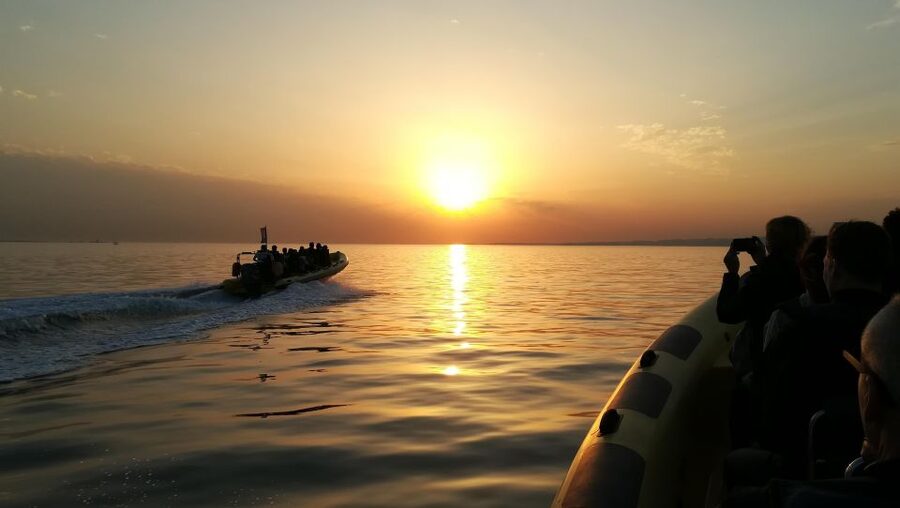 Lisbon Speedboat Sunset with Monuments Sightseeing - Sunset timing and how to get better photos