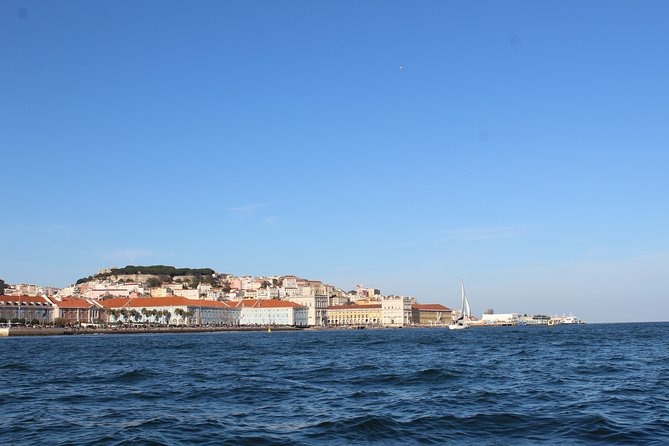 Lisbon: Sunset SpeedBoat Tour - Commerce Square to Alfama: A River View of Hilltop Lisbon