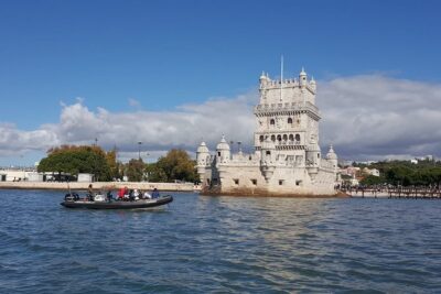 Lisbon: Sunset SpeedBoat Tour - Starting Under the 25 de Abril Bridge: The First Wow