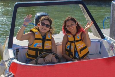 Live the experience of driving an Speedboat & Snorkel in CANCUN - Safety Briefing and Hand Signals: How the Tour Keeps It Smooth