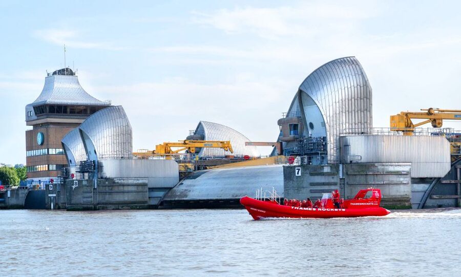 London: Break the Barrier Speed Boat Ride - The speed bursts: Tower Bridge energy, Canary Wharf lines, and The O2