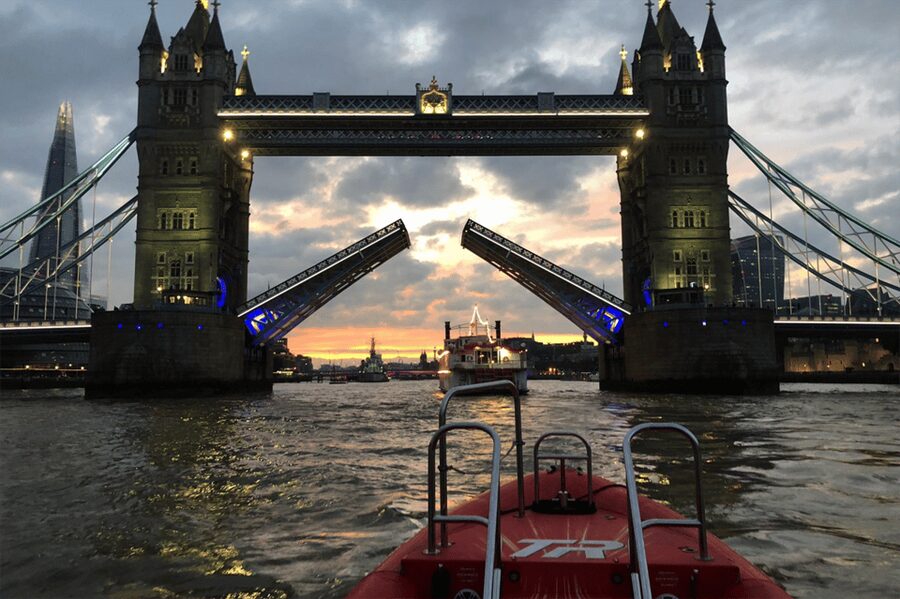 London: River Thames Sunset Speedboat Experience with Drink - Key things to know before you go