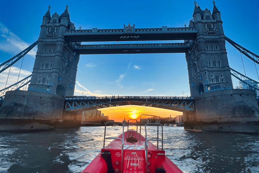 London: River Thames Sunset Speedboat Experience with Drink - Where the Thames Rockets speedboat night ride starts