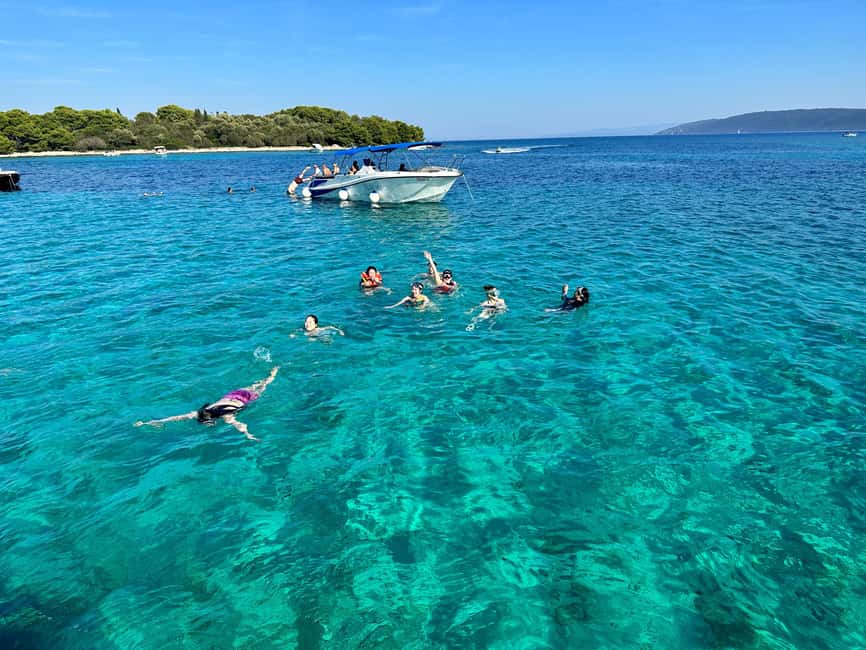 Magnific blue lagoon,speed boat towels included - What to bring so the day feels easy