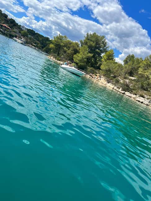 Magnific blue lagoon, speed boat water, wine&towels included - Split to Trogir by speedboat: a tight, fun start