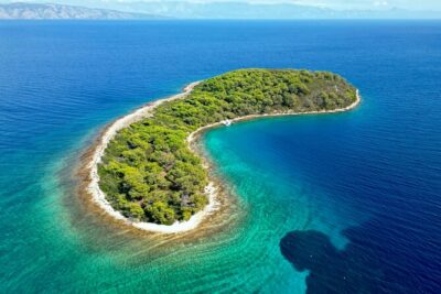 Makarska: 3-Island Speedboat Tour with Cave and Blue Lagoon - Pokrivenik cave swim: chasing that small blue light in Hvar’s cliffs