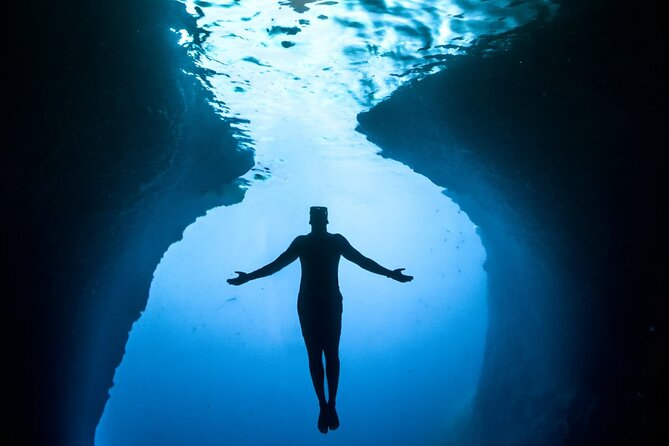 Makarska: 3 Island Speedboat Tour with Little Blue Cave & Lagoon - Stop 1: Pokrivenik Bay swim and snorkel warm-up