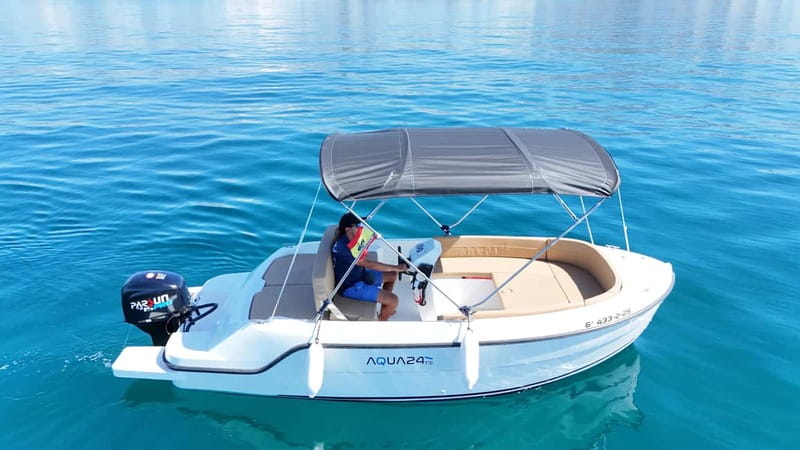 Malaga: 5-Seater Speedboat Boat Rental Without a License - Why driving a small speedboat off Málaga feels different than a tour