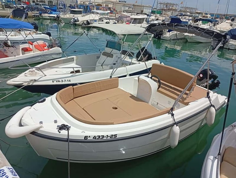 Malaga: 5-Seater Speedboat Boat Rental Without a License - Cost and value: what $45 per group gets you