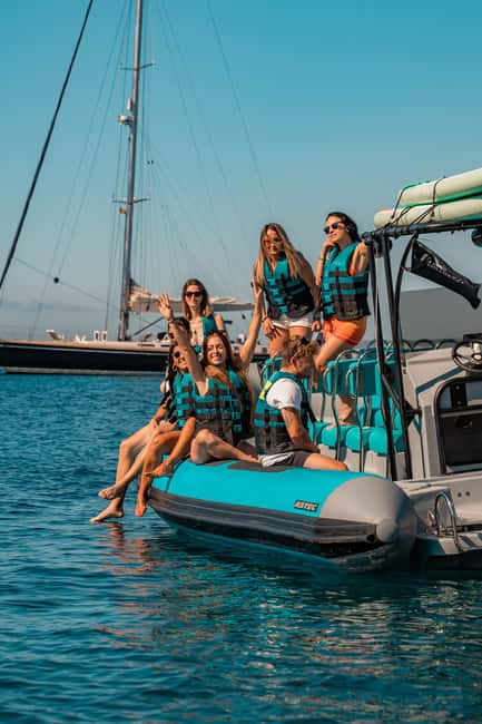 Mallorca: 2h speedboat tour, visit caves, cliffs and snorkel - On-Board Vibes: Drinks, Music, and Why the Captain Matters