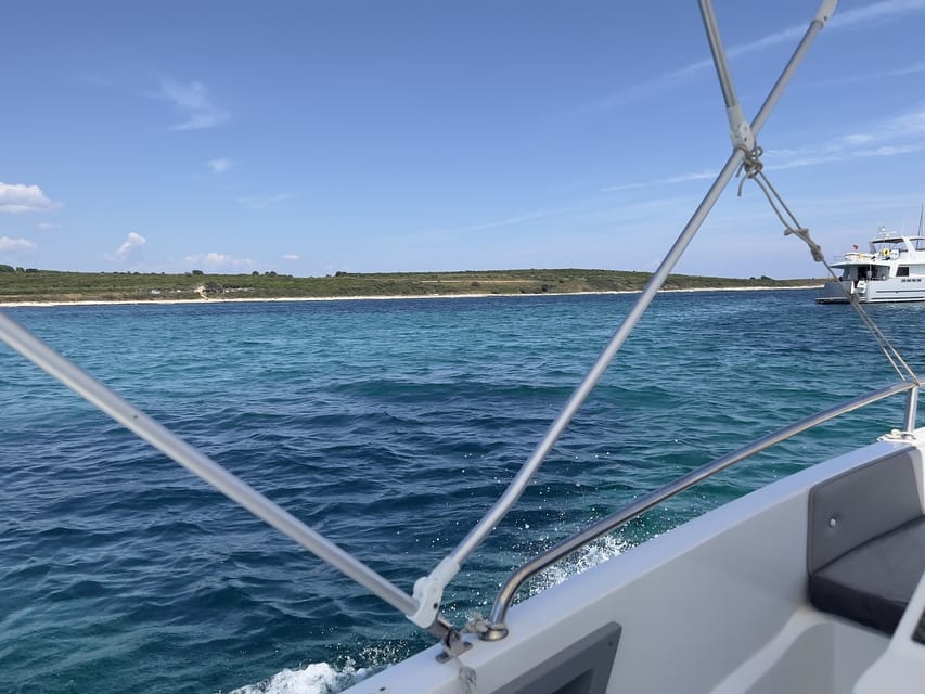 Medulin: Morning on Speedboat with Cave & Island Snorkeling - Porer lighthouse on a rocky islet: panoramic photos and a surprising side stop