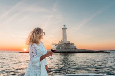 Medulin: Sunset on Speedboat with Lighthouse and Wine - Getting There: Meeting Point and What to Bring