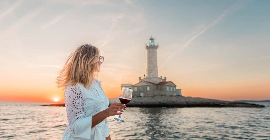 Medulin: Sunset on Speedboat with Lighthouse and Wine - Who This Medulin Sunset Tour Fits Best