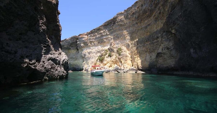 Mellieha: 3:00pm Speedboat round Comino Caves 2h Blue Lagoon - Where you start: Blue Waves Watersports and Marfa Bay timing