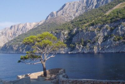 Mesmerizing Hvar speed boat tour with optional wine tasting - Meeting at CROFFERS and Getting on the Water by 10:30