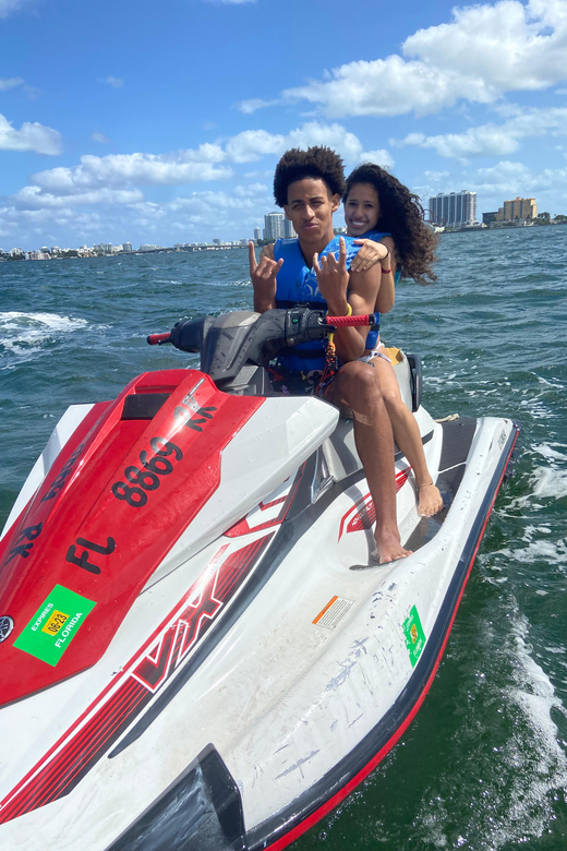 Miami: Jet Ski Adventure with Complimentary Speed Boat Ride - The 15-minute boat cruise past the mansions: Why it’s more than just transport