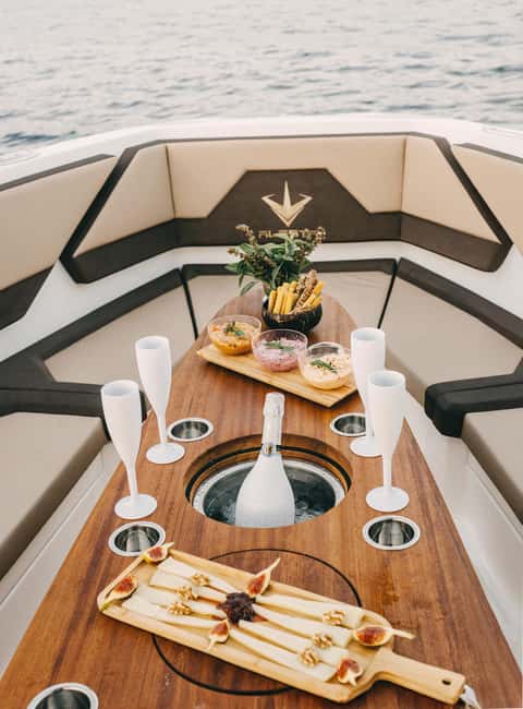 ❖ Milos: Private Speedboat Tour—Kleftiko Sarakiniko Poliegos - The Raptor Yacht Day: why it feels different in Milos