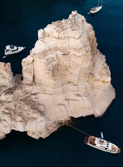 ❖ Milos: Private Speedboat Tour—Kleftiko Sarakiniko Poliegos - Food and open bar: what lunch is actually like at sea