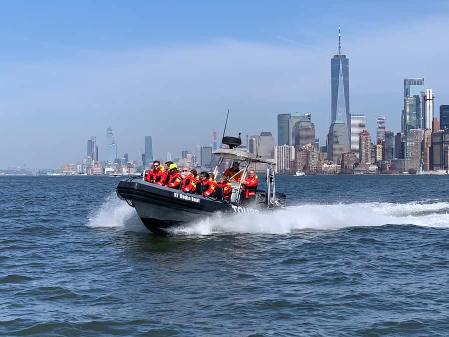 New York City: Harbor Speedboat Tour - Statue of Liberty Stop Outside the Security Zone: The Photo Moment