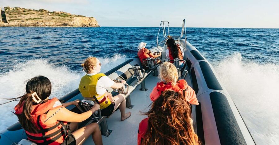 Palma Bay: 1-Hour Speedboat Adventure - From Playa del Arenal to the Water: Getting Started Fast