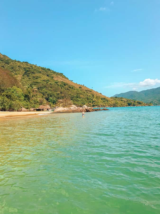 Paraty: Saco do Mamanguá Speedboat Tour - Praia do Cruzeiro: facilities, lunch options, and the hike starting point