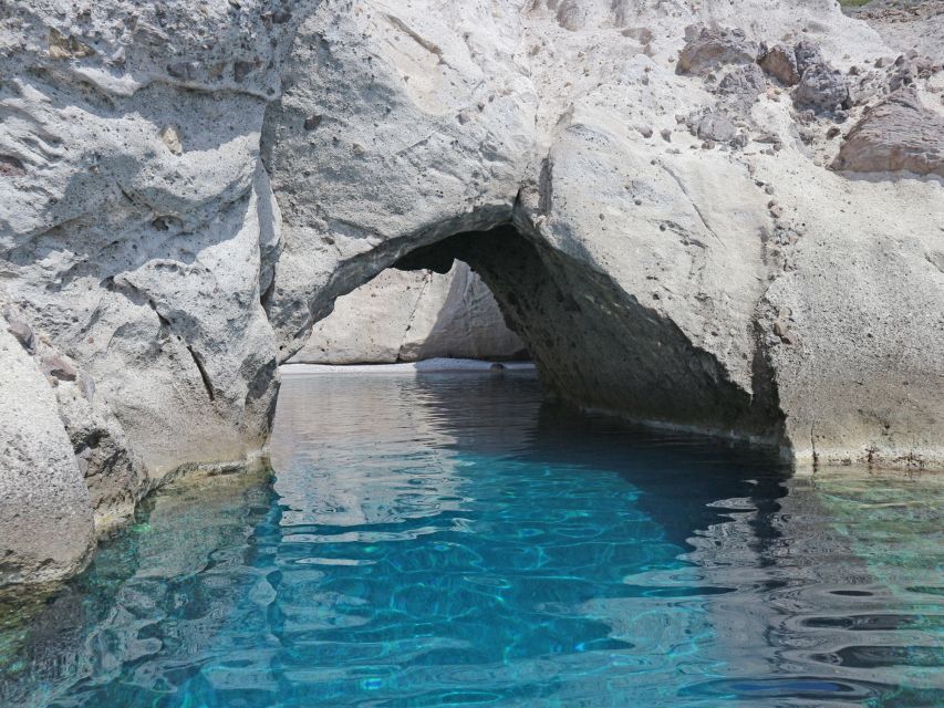 Paros: Private Paros and Antiparos Luxury Speedboat Tour - How the private format changes everything