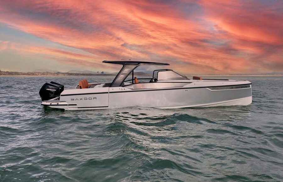 Paros: Private Paros and Antiparos Luxury Speedboat Tour - Setting sail in Aliki: the easy start that matters