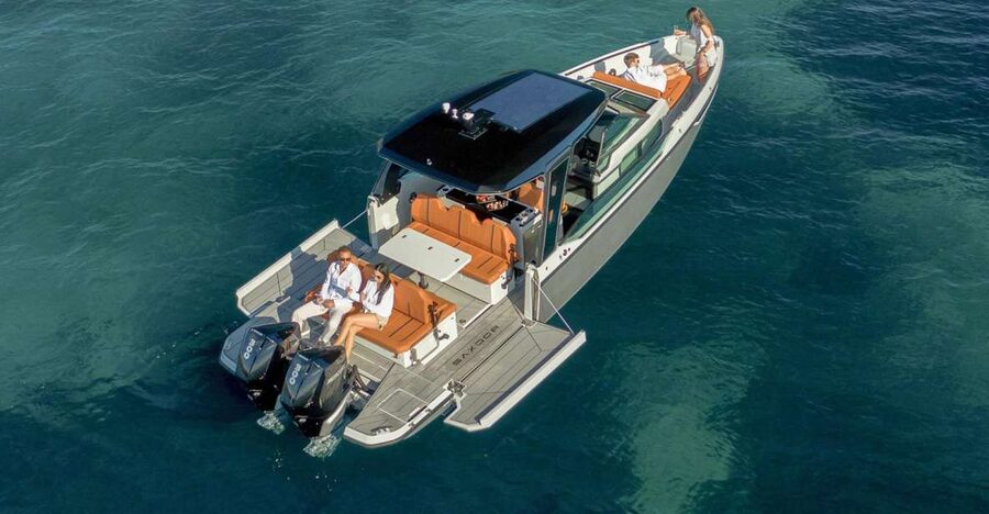Paros: Private Paros and Antiparos Luxury Speedboat Tour - The Saxdor 320 experience: luxury that still feels sporty
