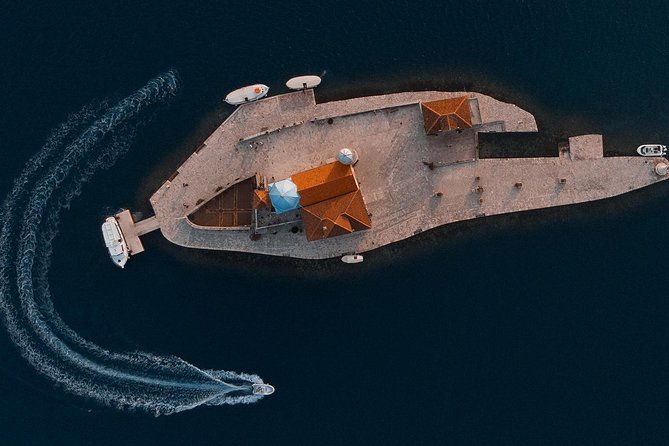 Personalized private speed boat tour - On-board comfort that matters: Wi‑Fi, bottled water, and snorkeling gear