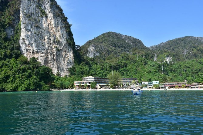 Phi Phi Don & Phi Phi Leh Sunset Trip by Arisa Speed Boat - Meeting at Ton Sai: Getting on the Boat Without Stress