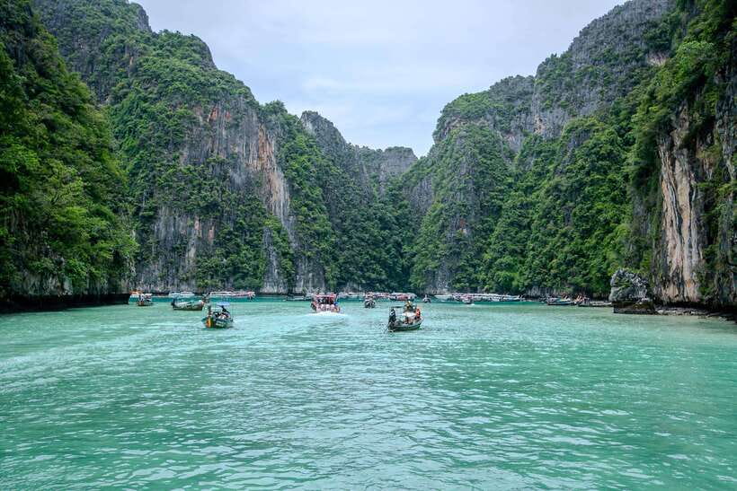 Phi Phi : Half Day By Speed Boat 4 hours Phi Phi Lay - Pileh Lagoon and Loh Samah Bay: calm water moments and scenery you can slow down for