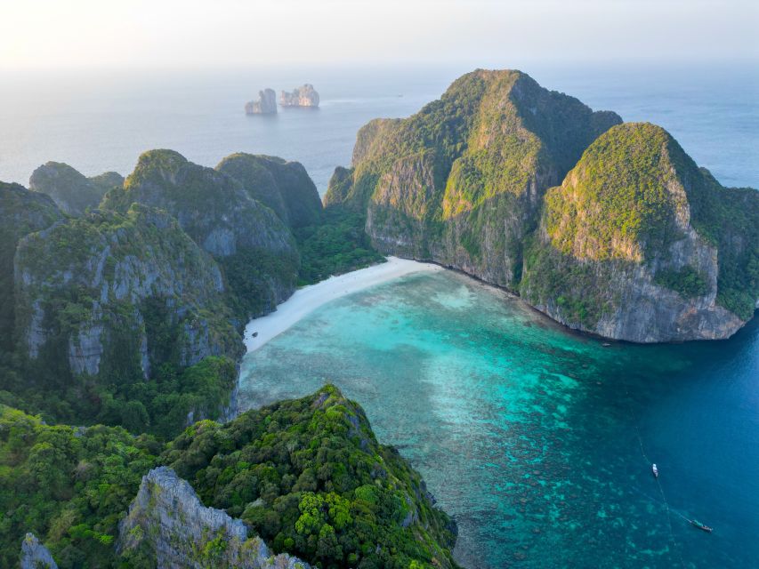 Phi Phi: Half-Day Speedboat Tour with Maya Bay & Snorkel - Guides and crew: the part that makes or breaks the day