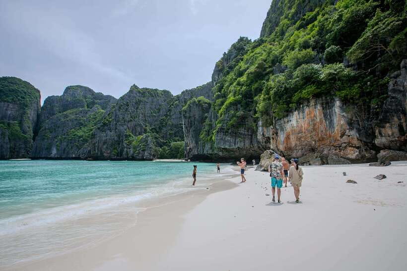 Phi Phi Island: Maya bay Sunset & Plankton by Speedboat - Monkey Beach and Viking Cave: a smooth start before the big water stops