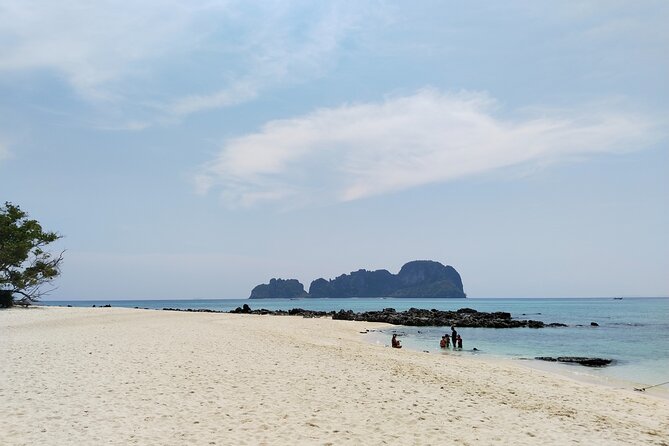 Phi Phi Snorkeling Early Day Trip, Speedboat - Phuket Sail Tours - Lunch on Phi Don: the beach restaurant break you’ll feel grateful for