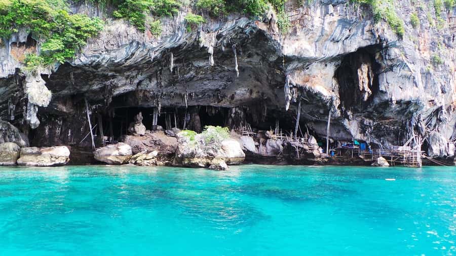 Phi Phi: Sunrise & Beat The Crowds to Maya Bay by Speedboat - Pileh Lagoon swim: where the water turns into a natural pool