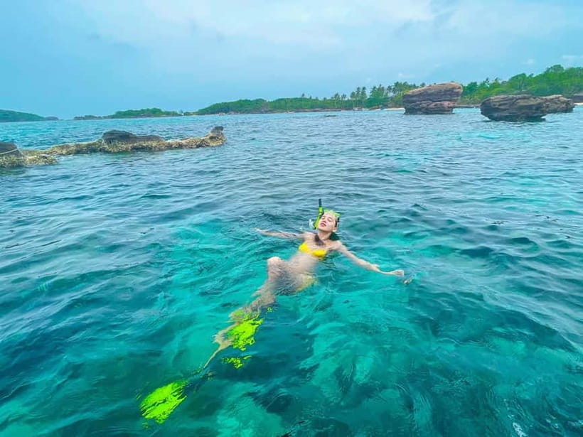 Phu Quoc: 4 Islands By Speedboat & Cable Car Trip - May Rut Island lunch and a proper white-sand pause