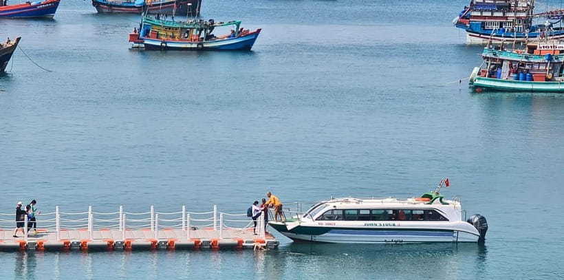 Phu Quoc: 4 Islands By Speedboat & Cable Car Trip - Thom Island water park time: included fun after the views