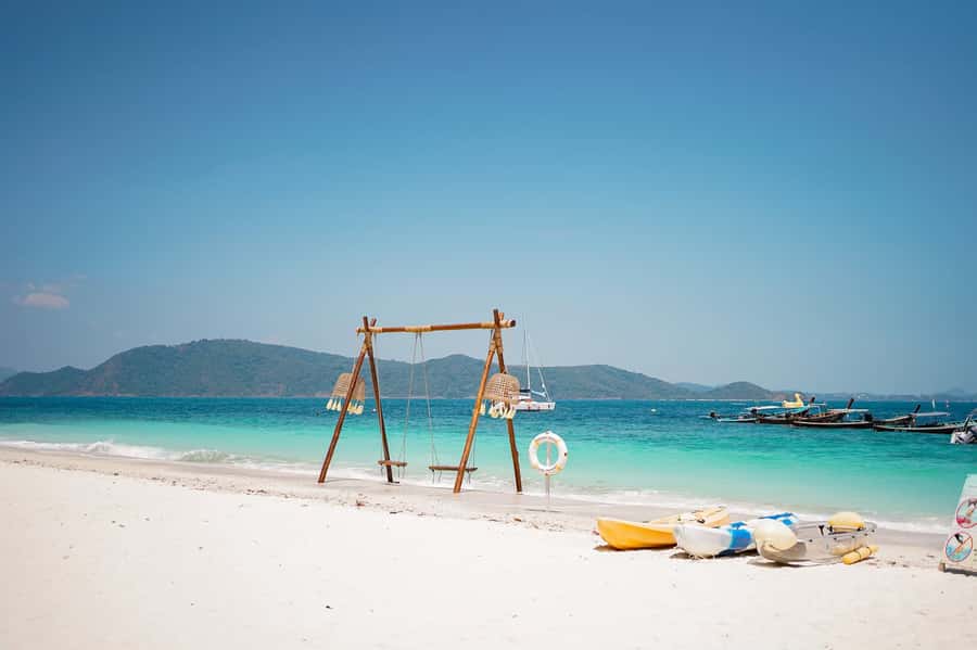 Phuket: Banana Beach Speedboat Island Experience with Lunch - Lunch at Banana Beach: good views, but watch what you eat