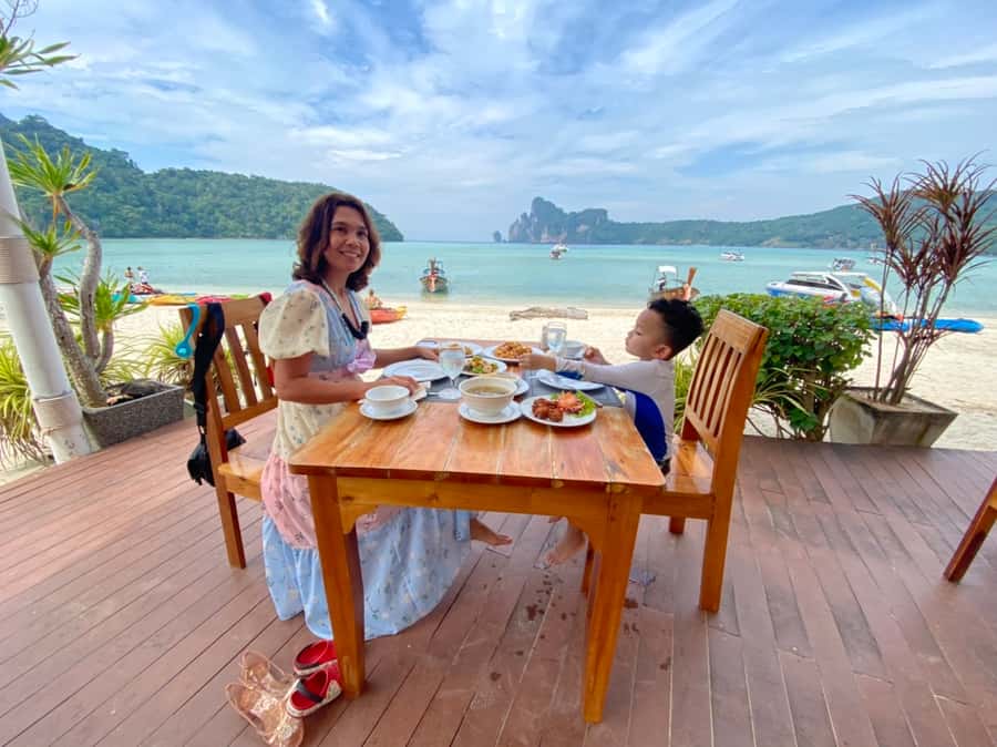Phuket: Deluxe Phi Phi Tour by Speedboat & Lunch Buffet - Phi Phi Don: lunch with time to reset