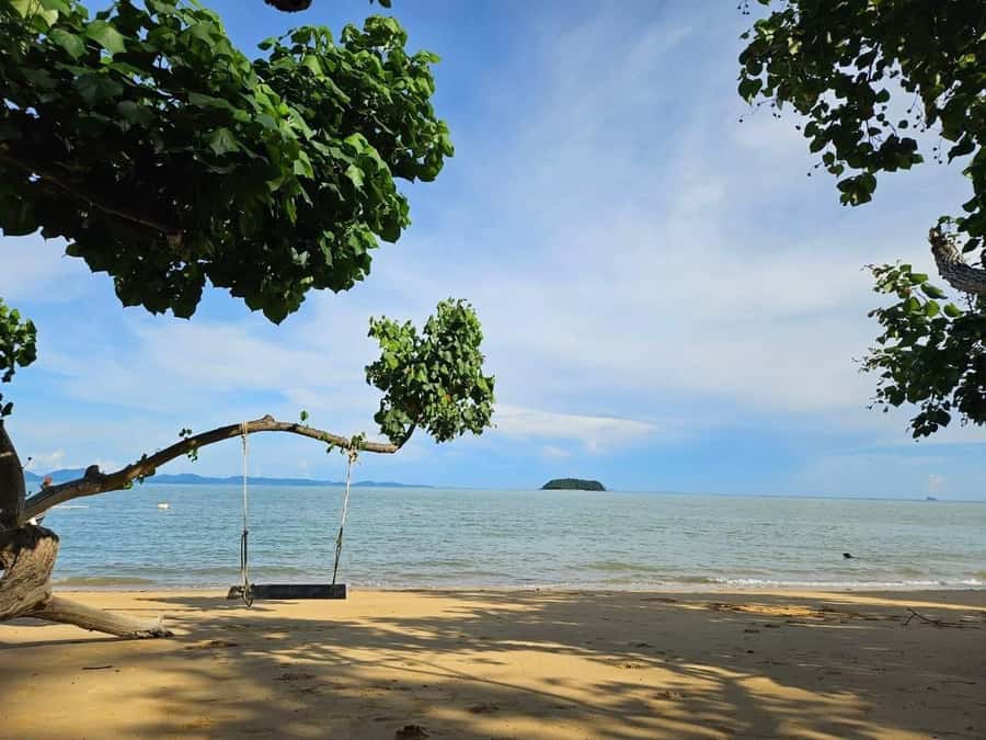 Phuket: James Bond 5 Islands Speedboat Tour with Lunch - Hong Island: Canoeing Through Sea Caves (and Why It’s the Best Water Time)
