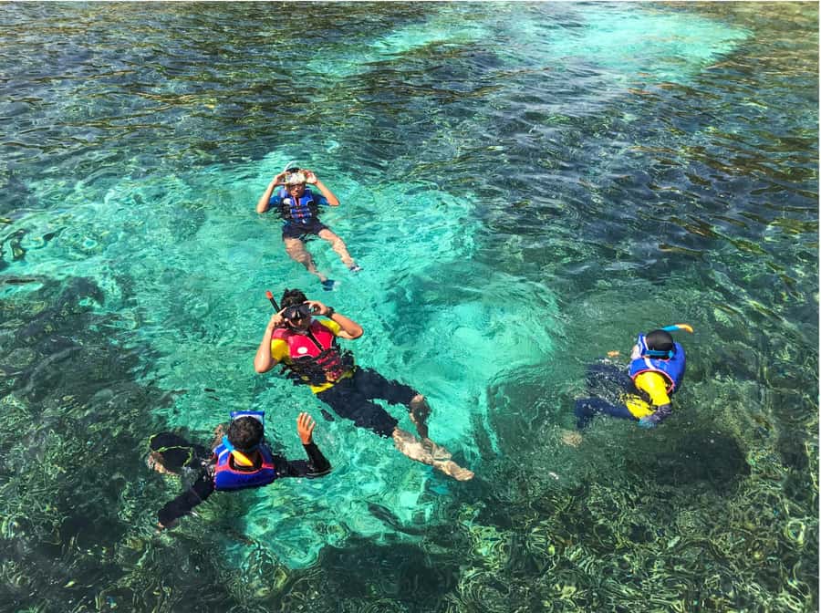Phuket/Khao Lak: Similan Islands Speedboat Tour with Lunch - Comfort and safety: how to have the best day on a crowded sea day